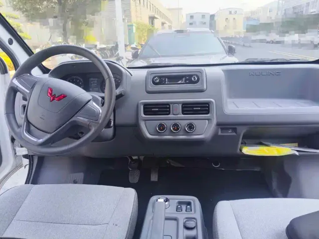 Wuling Yangguang — Фото автомобиля 12