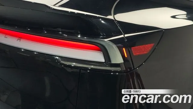 Tesla Model Y — Фото автомобиля 22