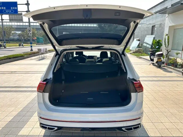 Volkswagen Tiguan L — Фото автомобиля 16