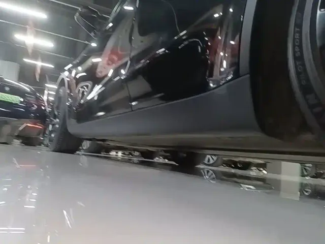 Tesla Model Y — Фото автомобиля 21