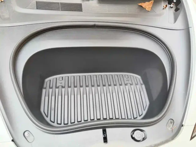 Tesla Model 3 — Фото автомобиля 3