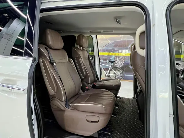 Roewe iMAX8 — Фото автомобиля 14