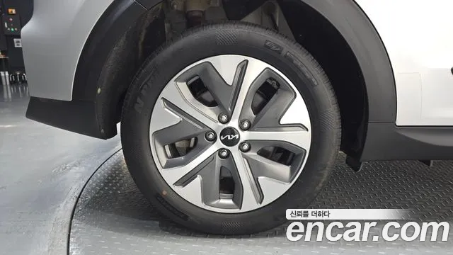 Kia Niro Niro Plus Air — Фото автомобиля 2