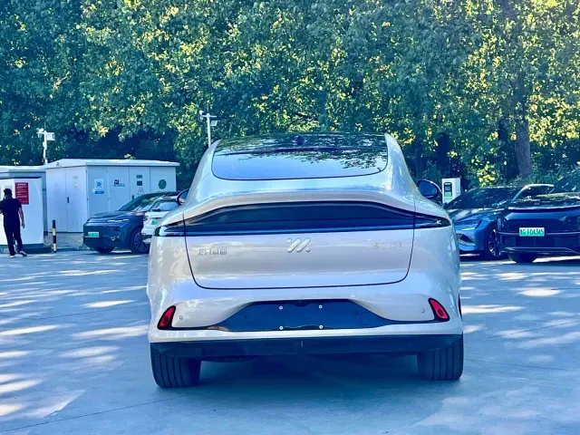 IM Motors LS6 — Фото автомобиля 5