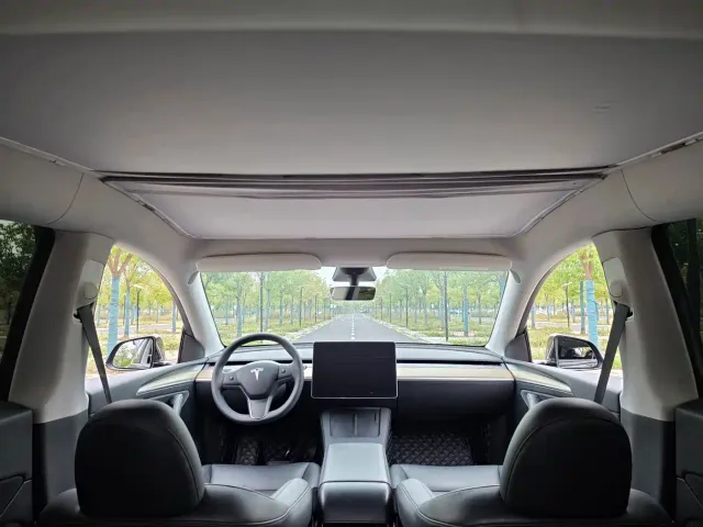 Tesla Model Y — Фото автомобиля 14