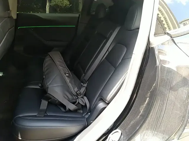 Tesla Model Y — Фото автомобиля 18