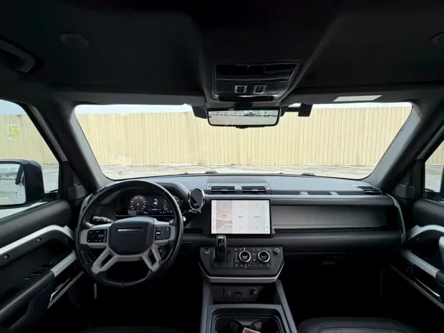 Land Rover Defender — Фото автомобиля 8