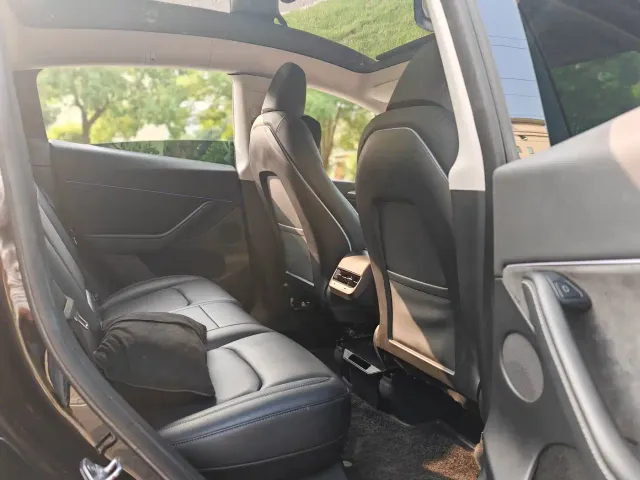 Tesla Model Y — Фото автомобиля 15