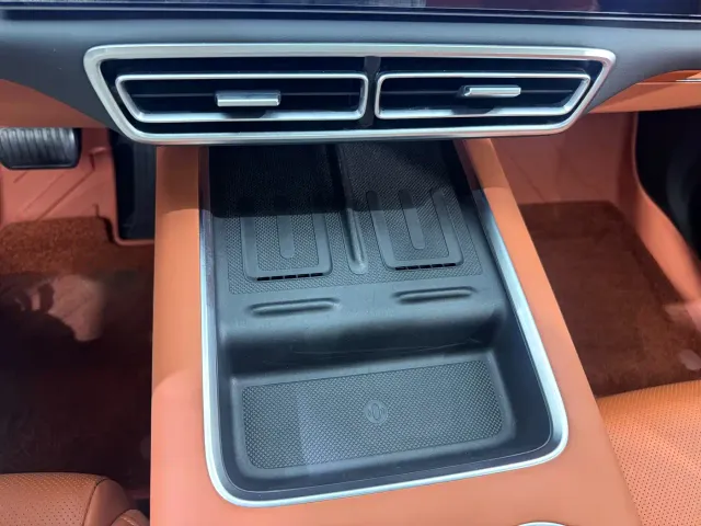 Li Auto L7 — Фото автомобиля 18