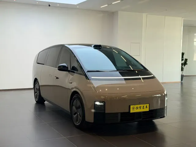 Li Auto MEGA — Фото автомобиля 3