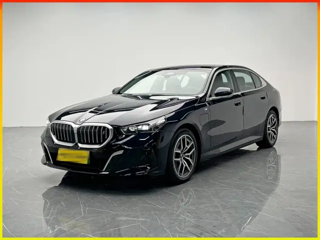 Фотография автомобиля — BMW i5