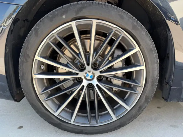 BMW 5 Series — Фото автомобиля 14