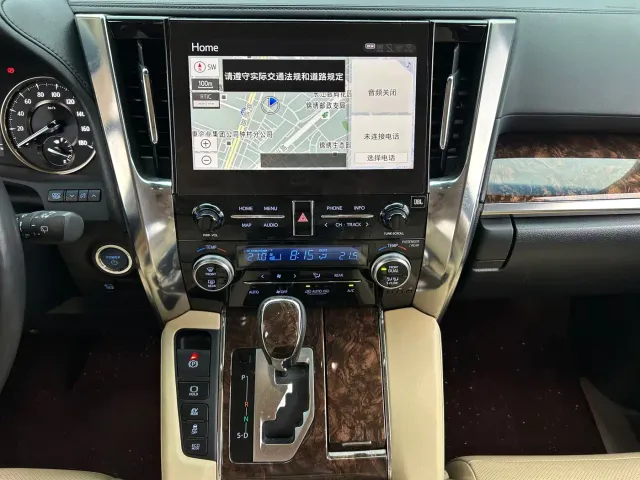 Toyota Alphard — Фото автомобиля 20