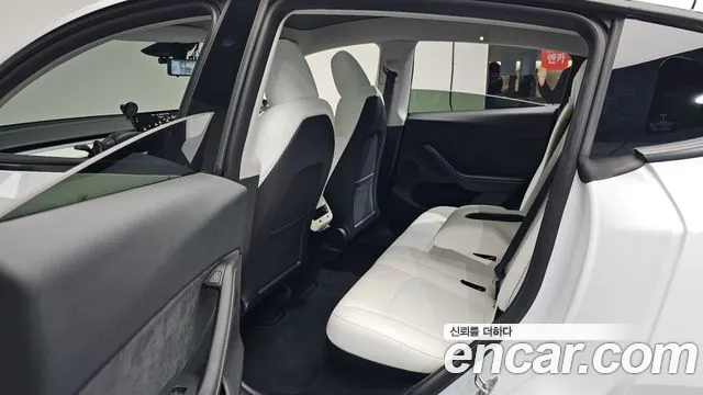 Tesla Model Y — Фото автомобиля 10