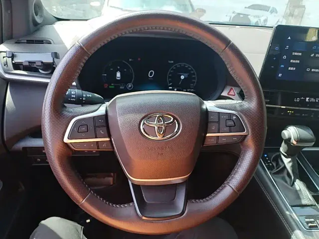 Toyota Sienna — Фото автомобиля 6