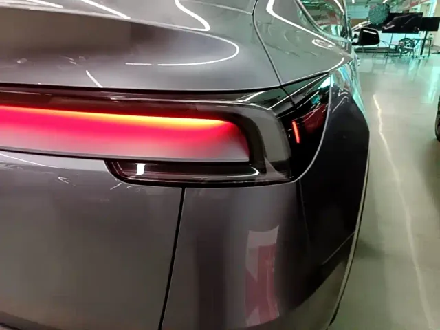 Tesla Model Y — Фото автомобиля 7