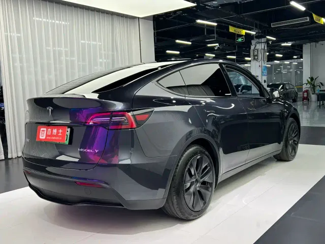 Tesla Model Y — Фото автомобиля 9