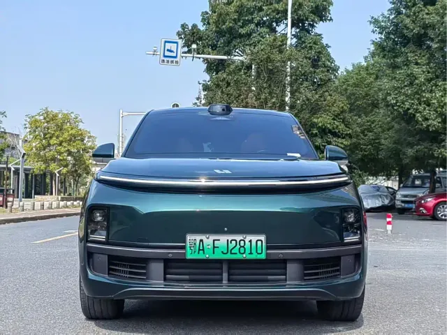 Li Auto L9 — Фото автомобиля 2
