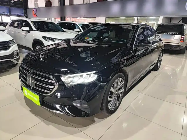 Фотография автомобиля — Mercedes-Benz E-Class