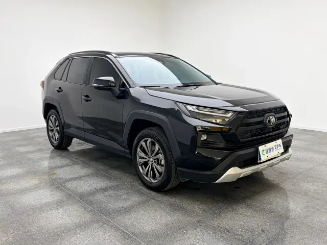Toyota RAV4 — Фото автомобиля 3