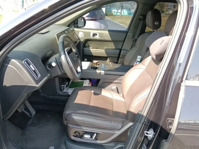 Li Auto L9 — Фото автомобиля 7