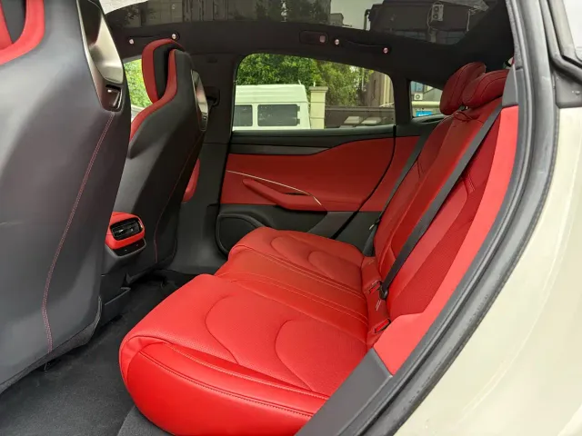 Xiaomi SU7 — Фото автомобиля 6