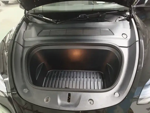 Tesla Model Y — Фото автомобиля 19