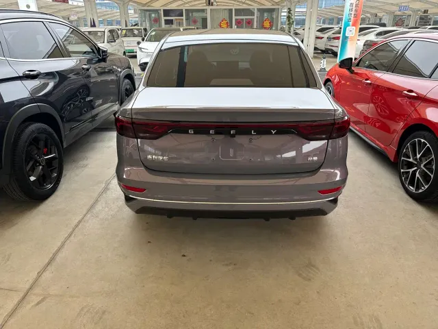 Geely Emgrand — Фото автомобиля 9