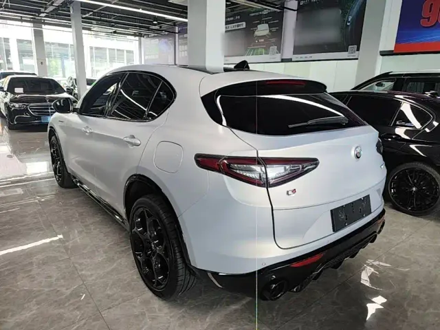 Alfa Romeo Stelvio — Фото автомобиля 4