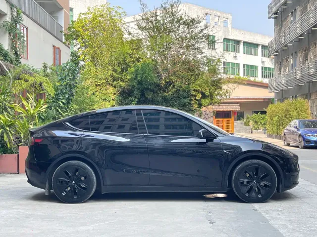 Tesla Model Y — Фото автомобиля 8