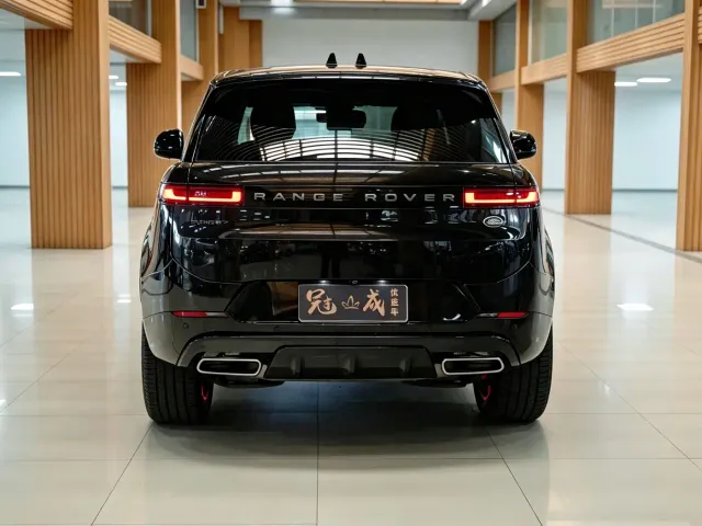 Land Rover Range Rover Sport — Фото автомобиля 6