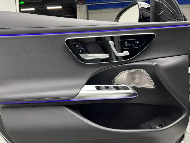 Mercedes-Benz E-Class — Фото автомобиля 5