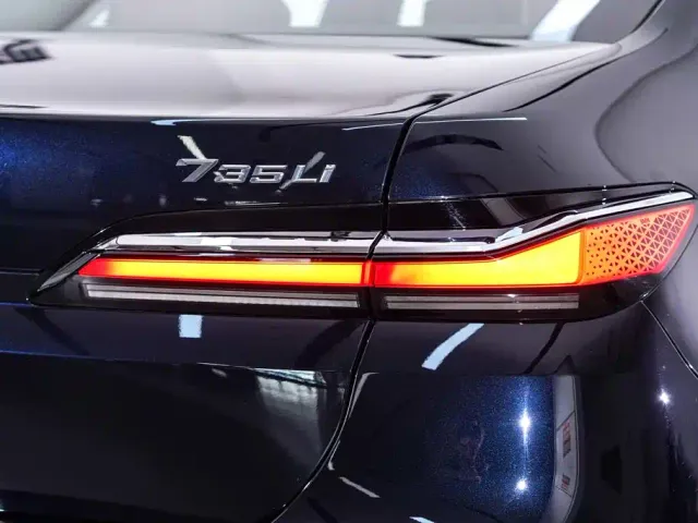 BMW 7 Series — Фото автомобиля 11