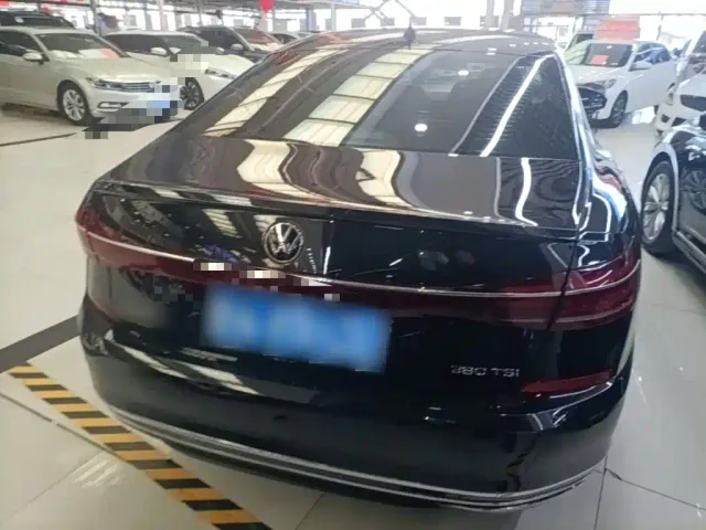 Volkswagen Passat — Фото автомобиля 5