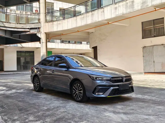 Roewe i5 — Фото автомобиля 3