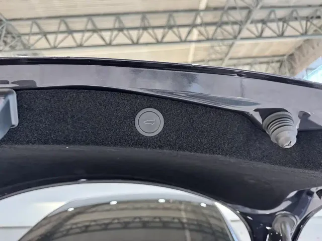 Tesla Model 3 — Фото автомобиля 16