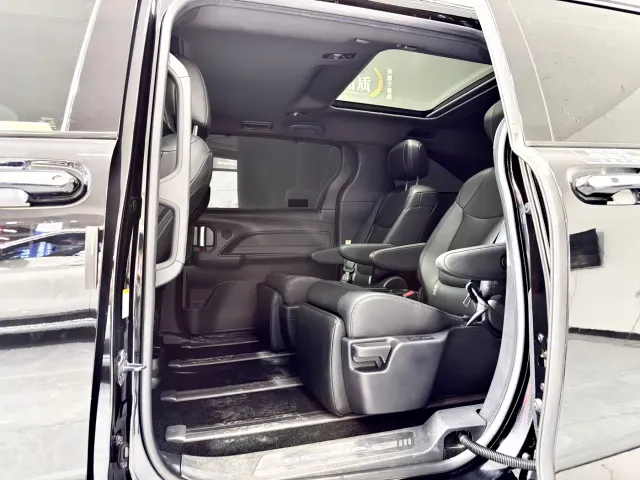 Toyota Sienna — Фото автомобиля 5
