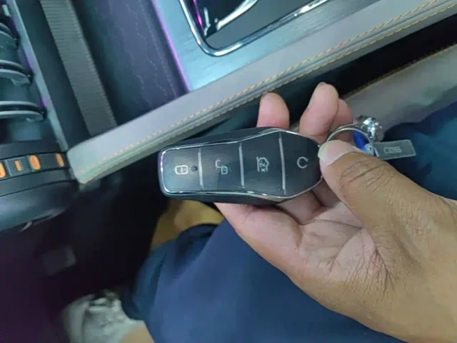 BYD Yuan PLUS — Фото автомобиля 16