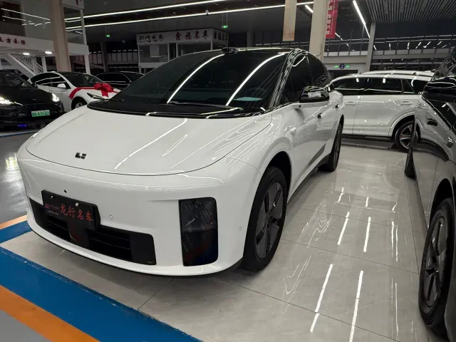 Li Auto i6 — Фото автомобиля 3