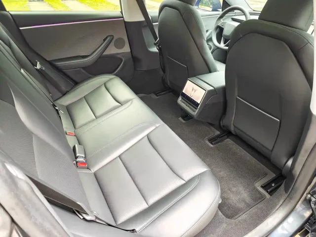 Tesla Model 3 — Фото автомобиля 17