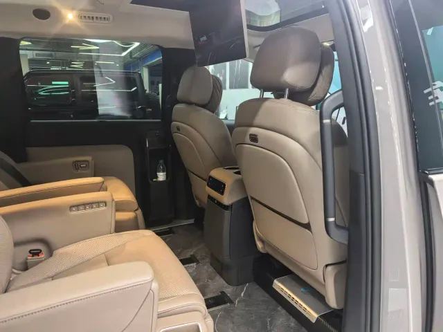 Li Auto MEGA — Фото автомобиля 11