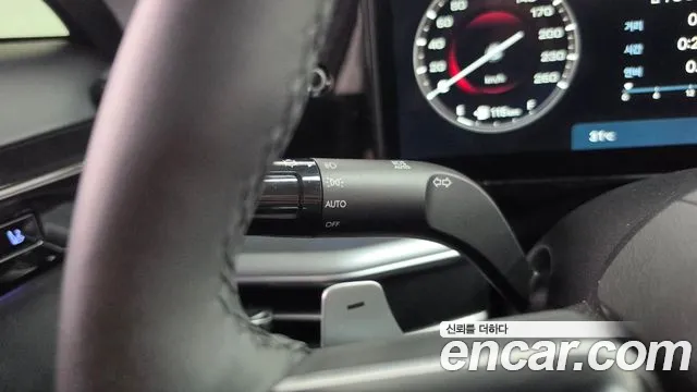 Hyundai Grandeur Grandeur (GN7) 2.5 Бензин 2WD — Фото автомобиля 25