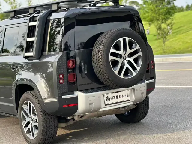 Land Rover Defender — Фото автомобиля 19