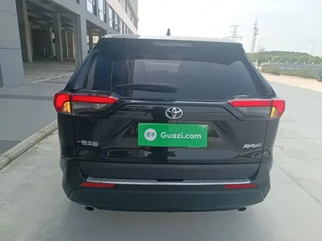 Toyota RAV4 — Фото автомобиля 5