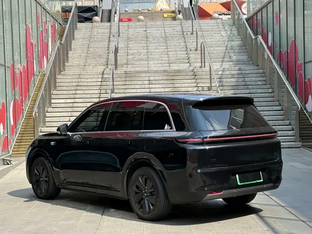 Li Auto L8 — Фото автомобиля 12