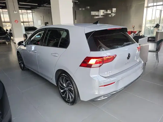 Volkswagen Golf — Фото автомобиля 4