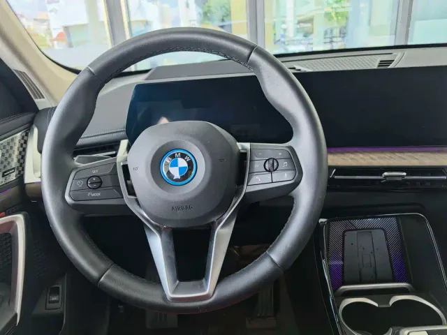BMW iX1 — Фото автомобиля 12