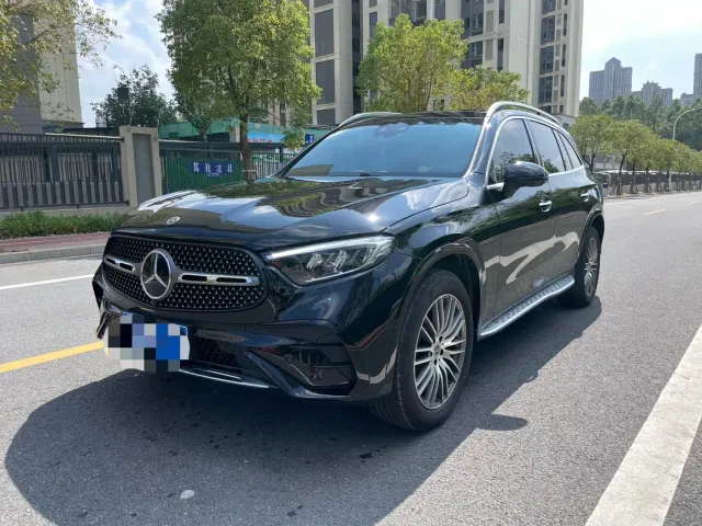 Фотография автомобиля — Mercedes-Benz GLC-Class