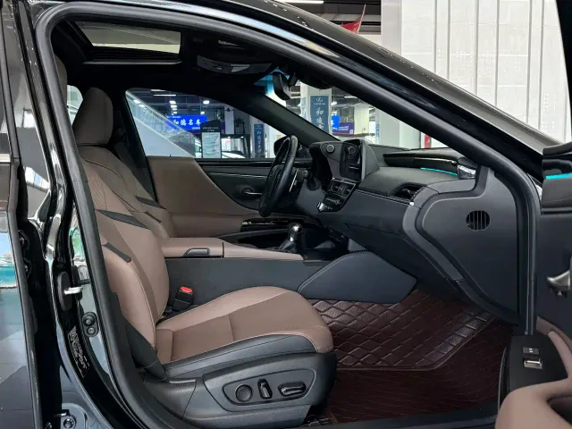 Lexus ES — Фото автомобиля 12