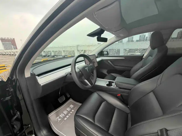Tesla Model Y — Фото автомобиля 10
